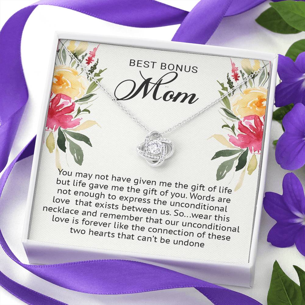 bonus mom 5 Love Knot Neclace
