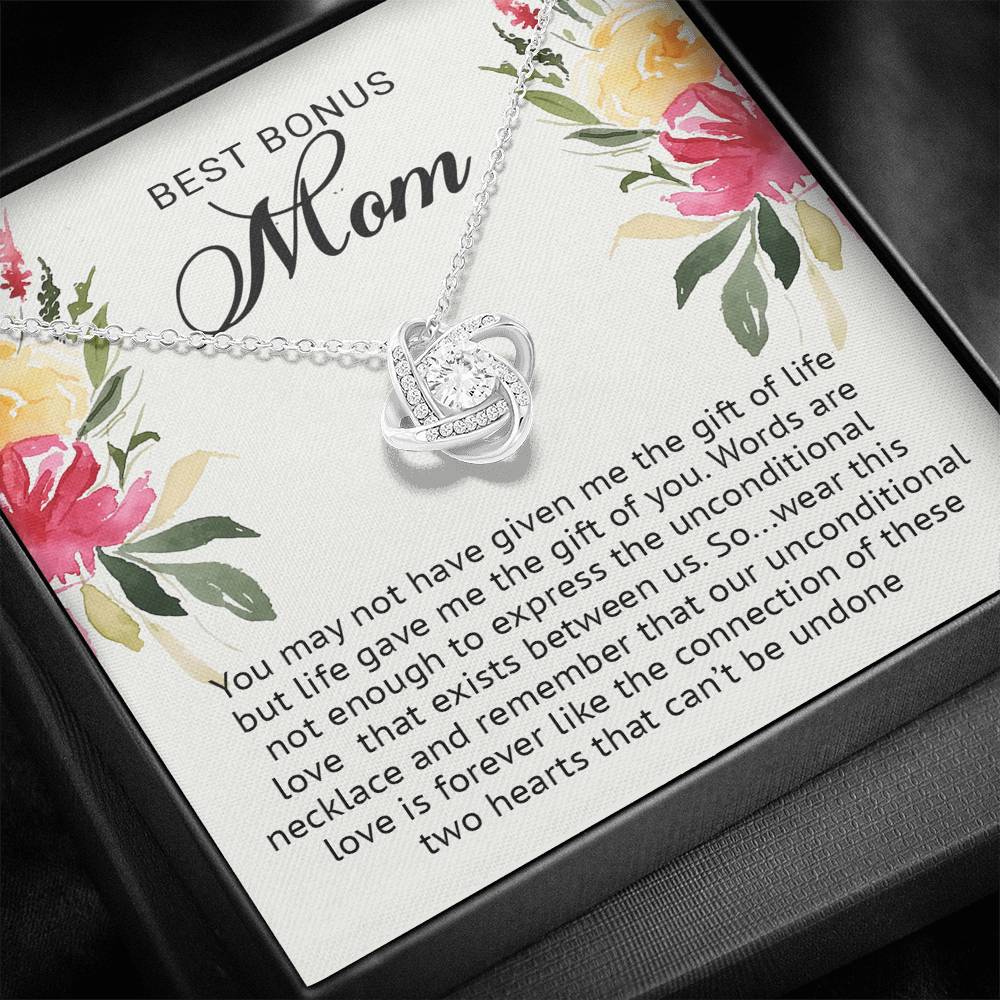 bonus mom 5 Love Knot Neclace